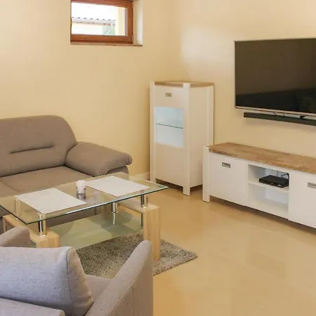 Three-bedroom Holiday In 度假居 *