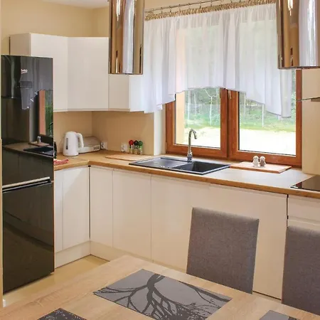 Three-bedroom Holiday In 波莫瑞地区卡缅